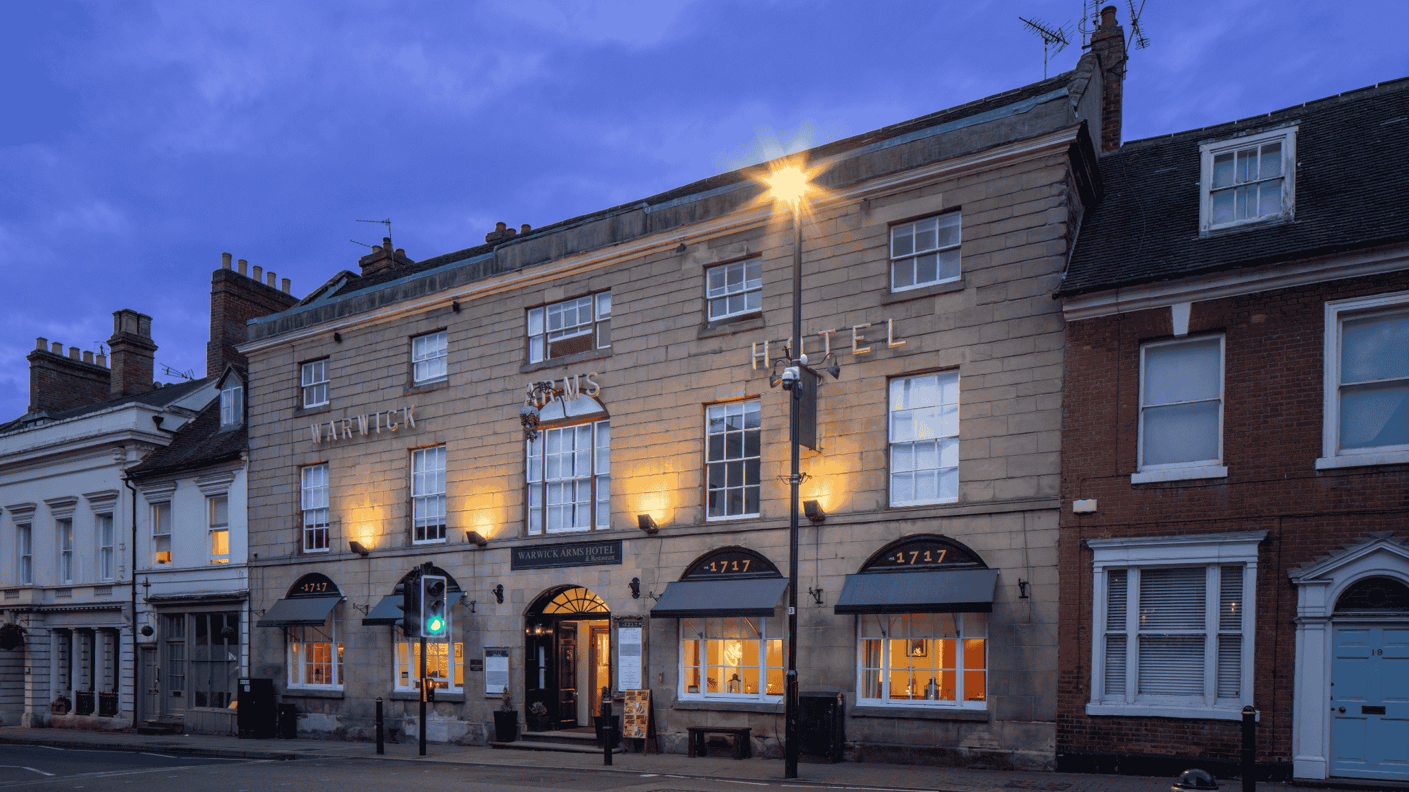 Warwick Arms exterior photo